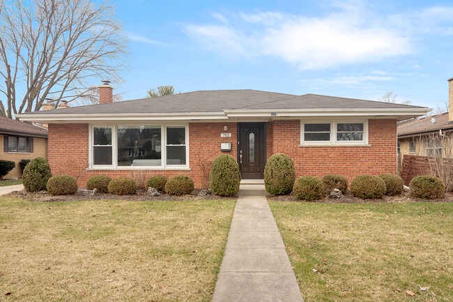 Primary Photo - 702 W Lonnquist Blvd