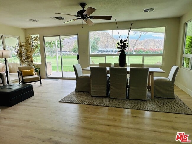 Building Photo - 425 S Paseo Laredo