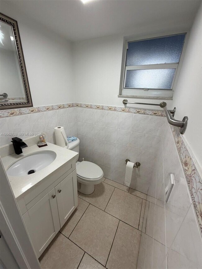 Building Photo - 310 Fontainebleau Blvd
