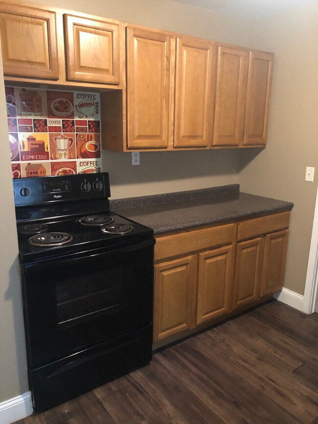 Building Photo - "Charming 4-Bedroom Home in Jonesboro with Cozy Fireplace & Gleaming Hardwood Floors!"