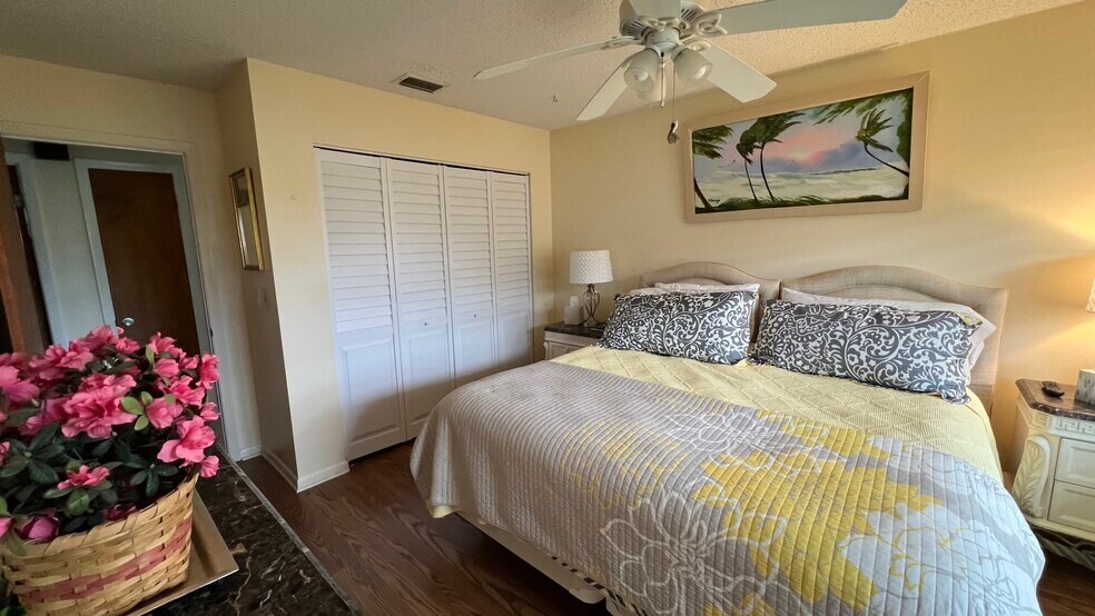 Building Photo - 5227 SE Sea Island Way