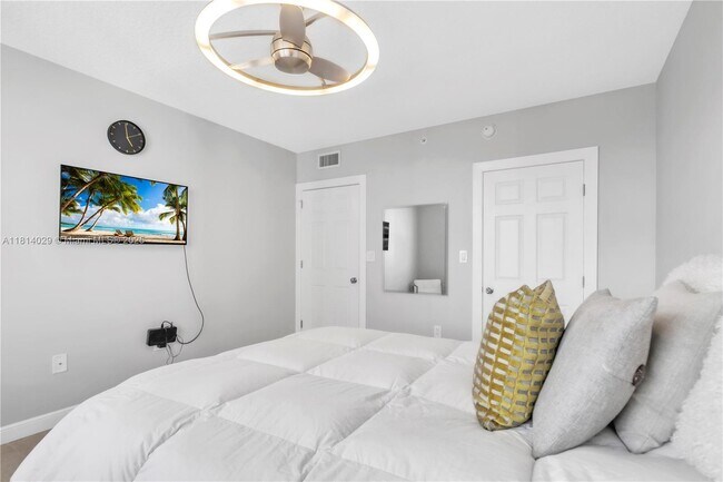 Building Photo - 2080 S Ocean Dr