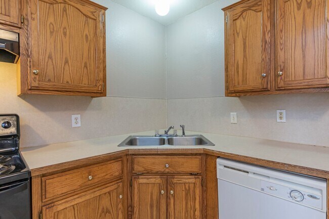 Building Photo - 810 Delmar Cir