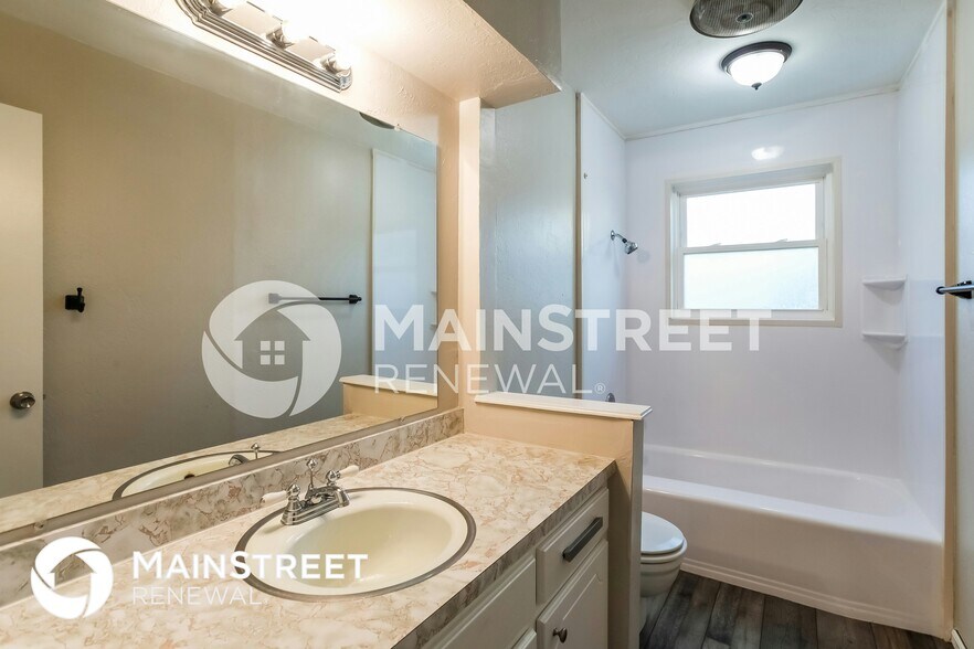 Building Photo - 3800 Larkwood Dr