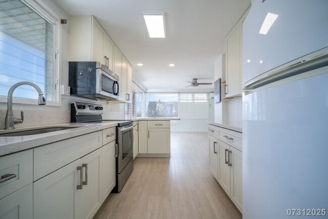 Building Photo - 3Bd 2Ba 1Pkg SFH in Manoa -$4300 Must See!!!