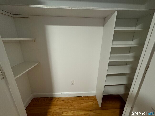 Building Photo - 11 Maple St