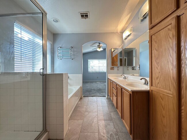Building Photo - Santa Barbara At Summerlin