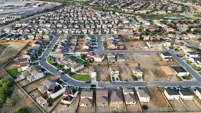 Building Photo - Newly constructed 4bd Home in Villas San A...