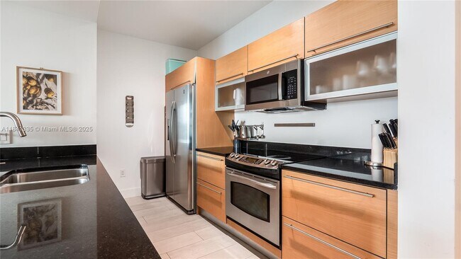 Building Photo - 950 Brickell Bay Dr