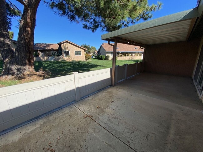 Building Photo - Remodeled Beauty!