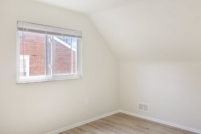 Building Photo - Recently Updated 3 Bedroom House In Mt. Wa...