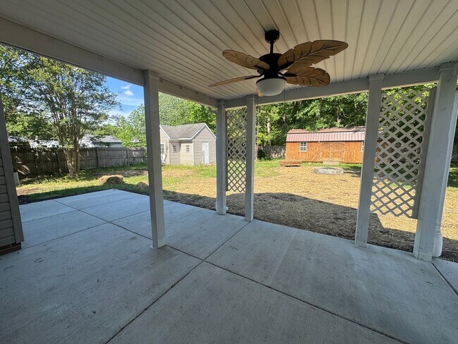 Building Photo - Beautifully Spacious Chesapeake Home