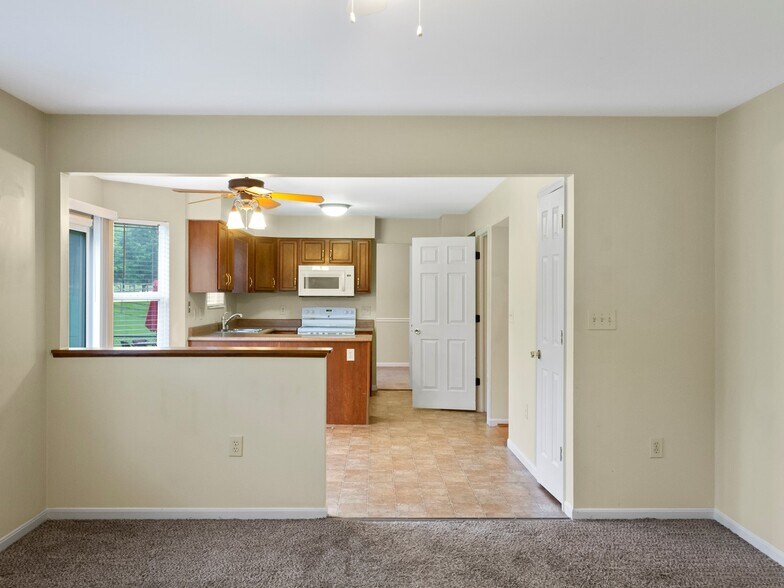 Building Photo - 1528 Marietta Dr