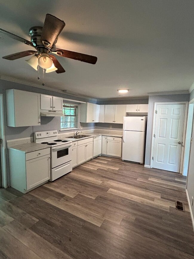 Building Photo - 464 Apache Trail NW