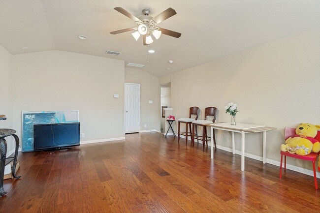 Building Photo - GORGEOUS 5-BEDROOM IN TRIANA SUBDIVISION