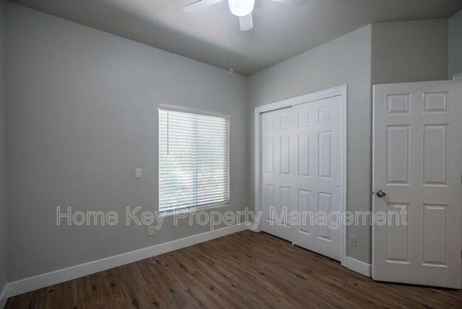 Building Photo - 184 S Valley View Dr