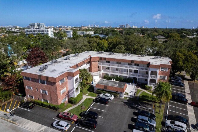 Building Photo - 601 SE 5th Ct