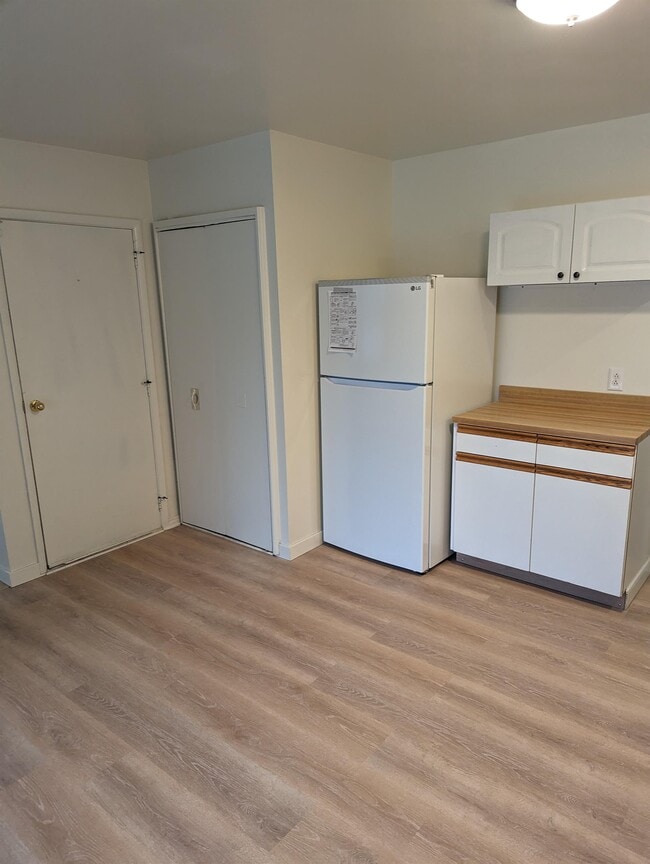 Building Photo - 3303 Sylvan Dr