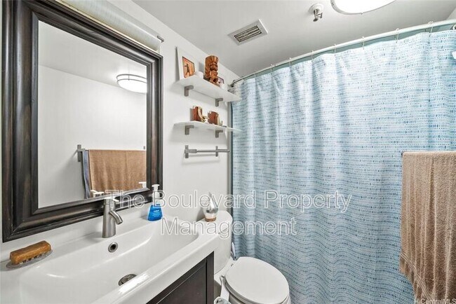 Building Photo - 2499 Kapiolani Blvd