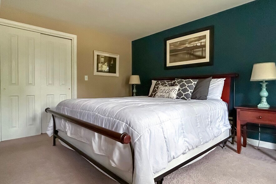 Master bedroom with California King and closet storage space - 278 Harrison St