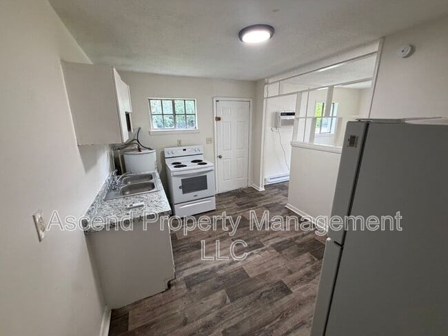 Building Photo - 1206 Sholar Ave