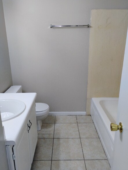 Building Photo - 1007 Shilo St