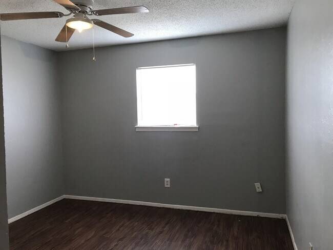 Building Photo - 1118 44th St