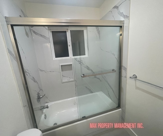 Building Photo - Charming and Spacious 4-Bedroom Home for Rent in South San Francisco!