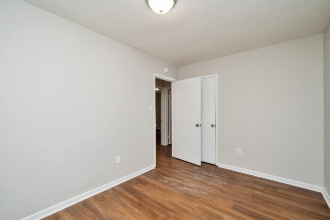 Building Photo - 114 Crenshaw Dr