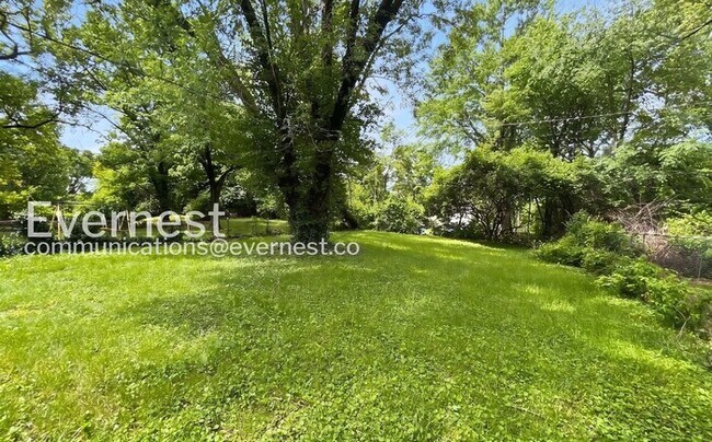 Building Photo - 4001 Cranberry Ln