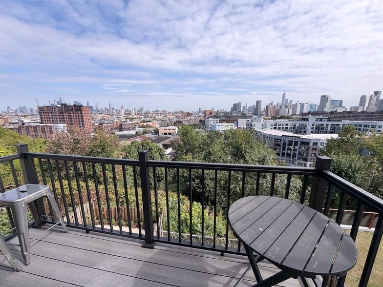 Building Photo - 126 Ogden Ave.