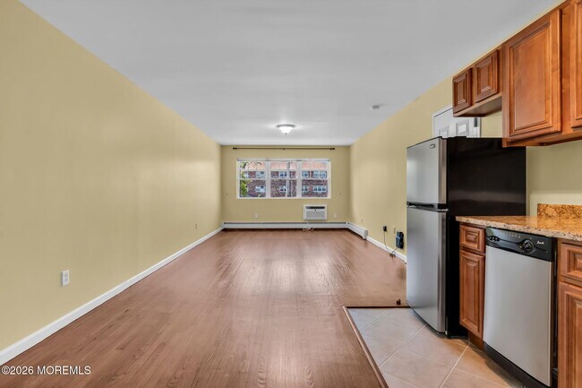 Building Photo - 309 4th Ave