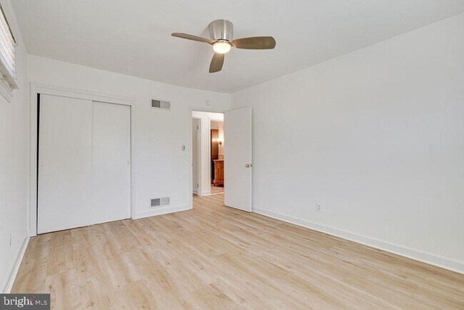 Building Photo - 869 Patrick Henry Dr
