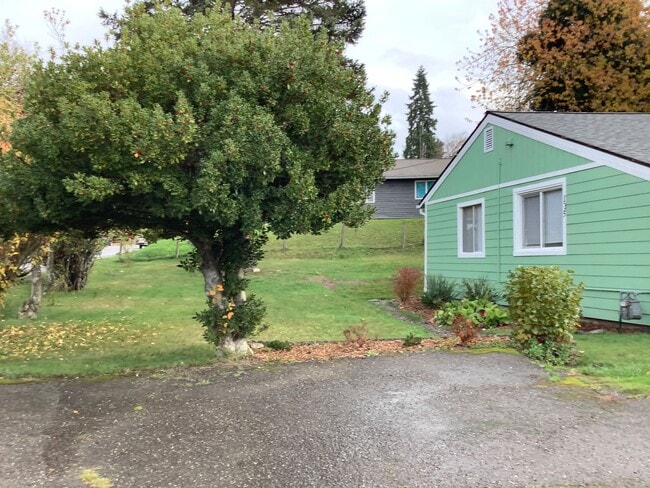 Building Photo - Beautifully Renovated 3-Bedroom Rambler with Bonus Room – East Bremerton