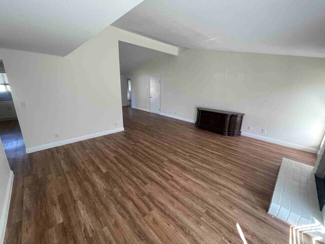 Building Photo - BEAUTIFULLY REMODELED GRANADA HILLS HOME!
