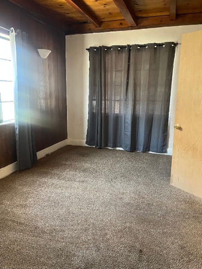 Building Photo - Animal Friendly 2 bed 2 bath