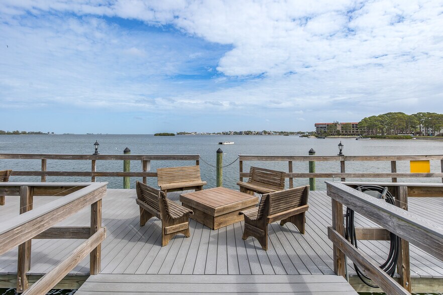 Building Photo - 464 N Paula Dr