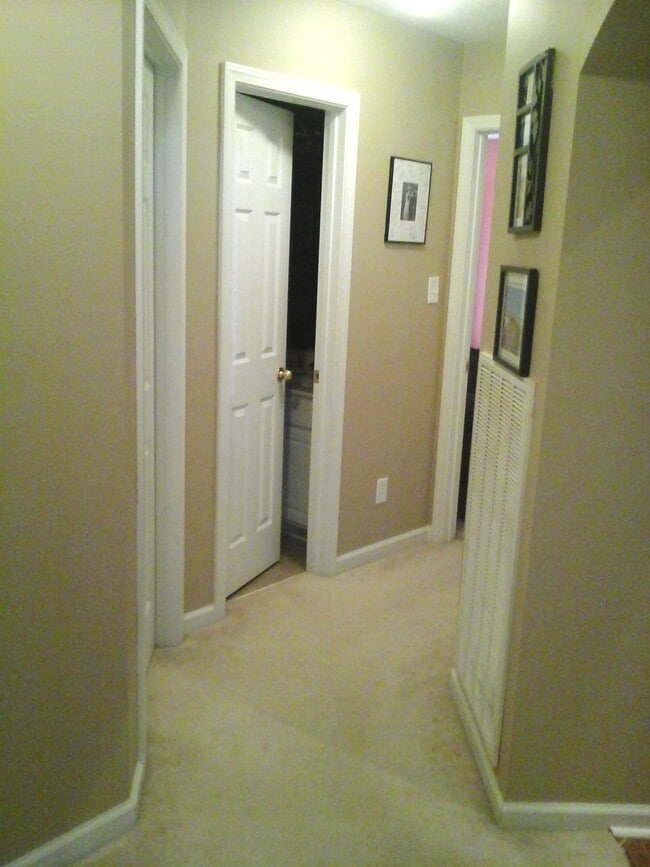 Building Photo - 106 Grasmere Ct