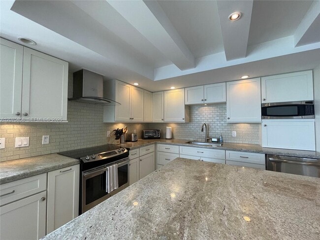 Building Photo - 605 Ocean Dr
