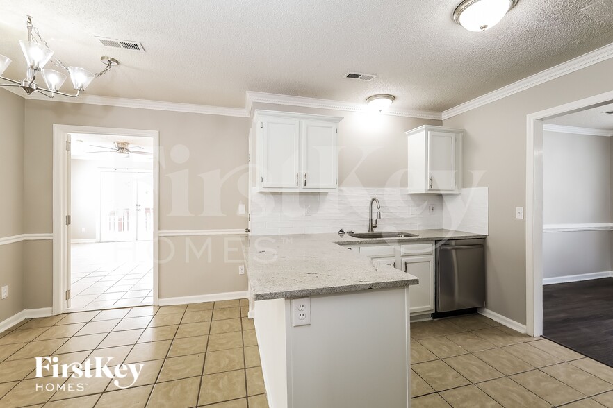 Building Photo - 4202 Hounds Run Dr