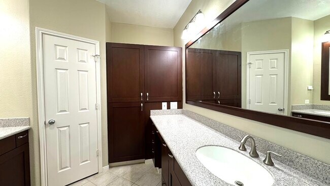 Building Photo - 8923 Willow Wind Ln