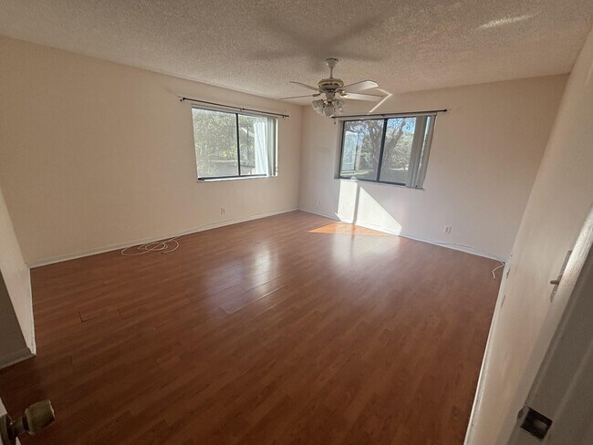 Building Photo - 110 SE 7th St