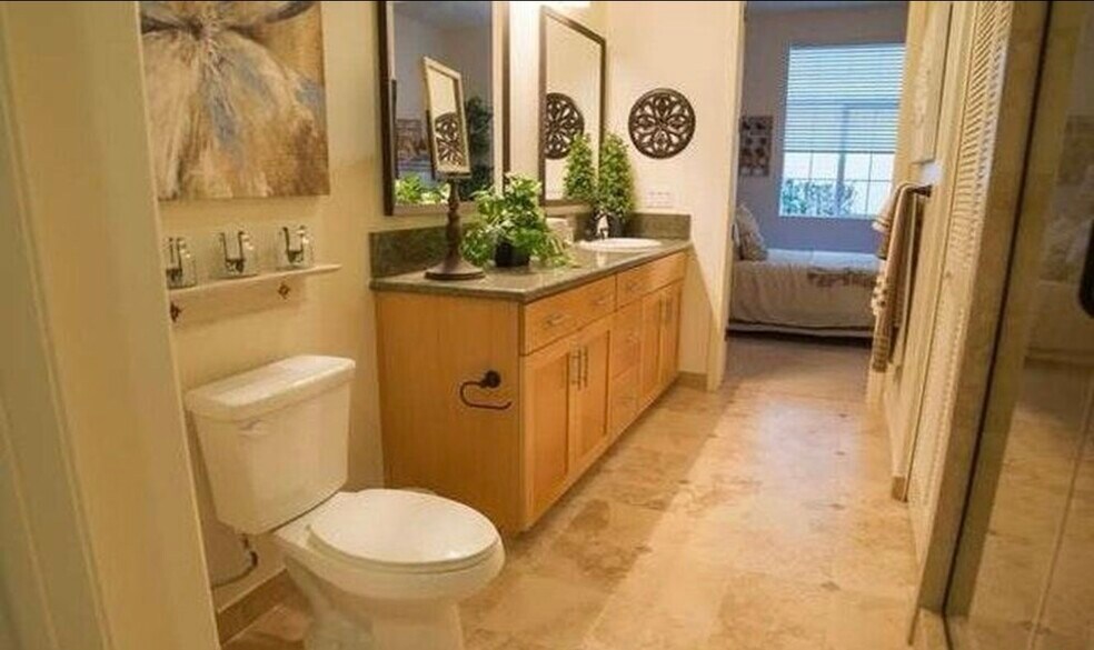 primary bathroom - 130 N Garden St