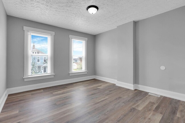 Building Photo - 124-126 E MORRILL AVE