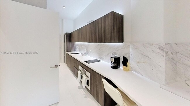 Building Photo - 851 NE 1st Ave