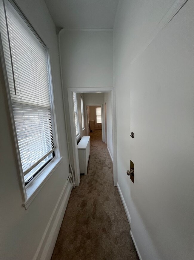 Building Photo - 1 Bedroom w/ Den in Federal Hill