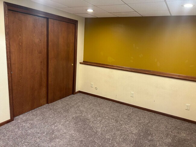 Building Photo - 605 N Daisy Ave