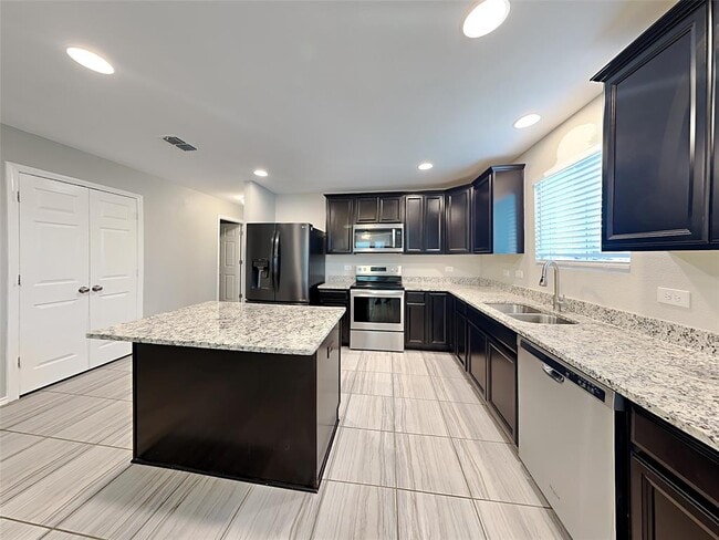 Building Photo - 1448 Vernon Dr