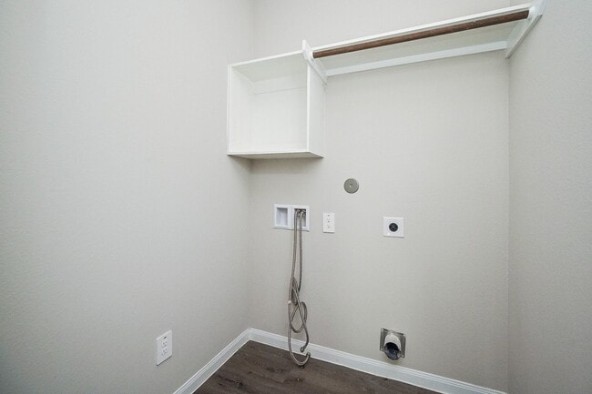 Building Photo - 2710 Hoffman Ln