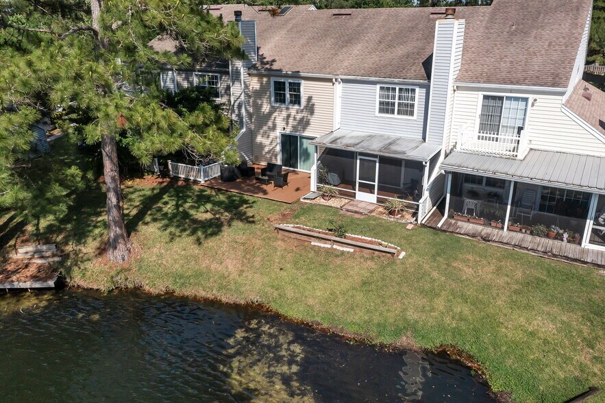 Building Photo - 11330 Lake Mandarin Cir E